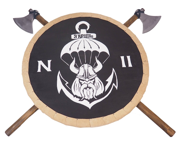 Personalized Viking Shield Pattern with 2 axes, 30 inch, Norsman shield, Wall decor, Larp and reenactment, SCA ready, black shield, axe