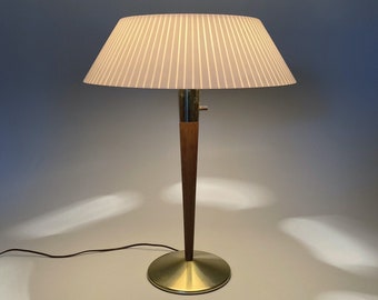 Gerald Thurston for Lightolier Tapered Walnut and Brass Table Lamp with Original Tapered Plastic Shade As Is