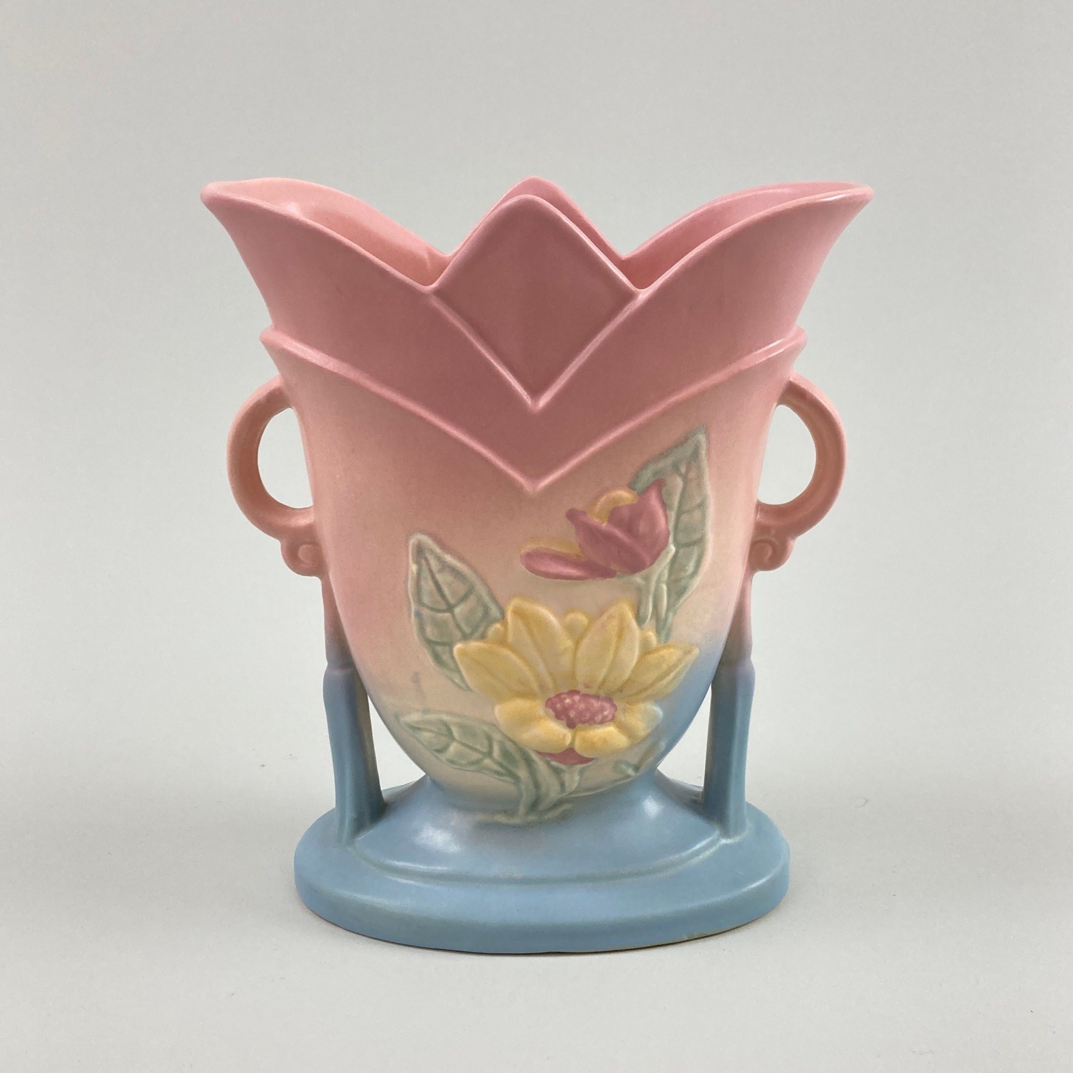 Hull Art Pottery USA 7-8-1/2