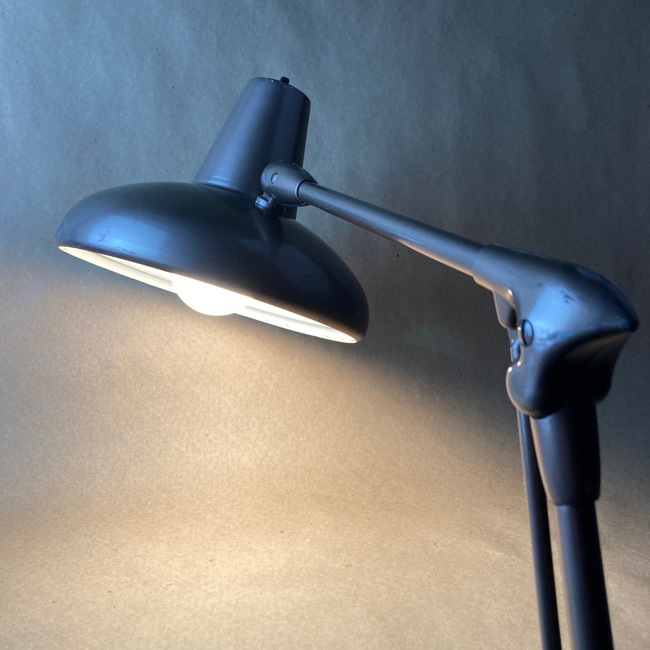 Dazor Floating Fixture Model 2602 Adjustable Metal Task Light