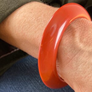 Monet 7513 with Original Tag Carnelian Color Bakelite Bangle