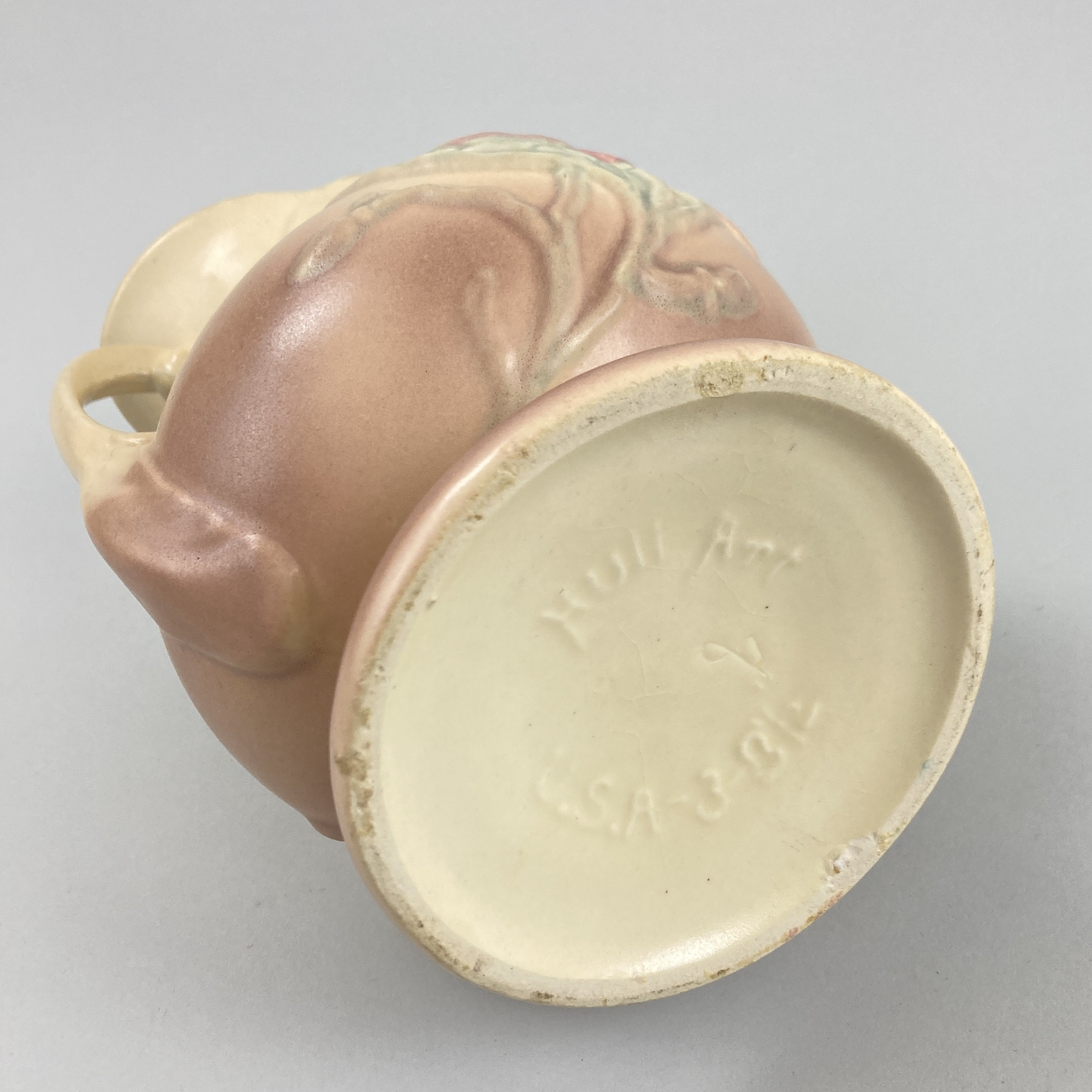 Hull Art Pottery USA 3-8-1/2