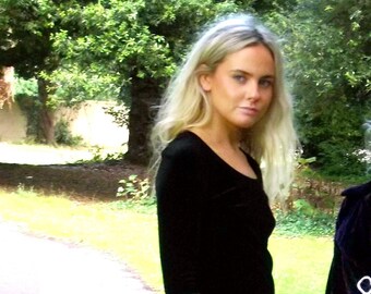 Robe en velours des années 60 à manches bouffantes