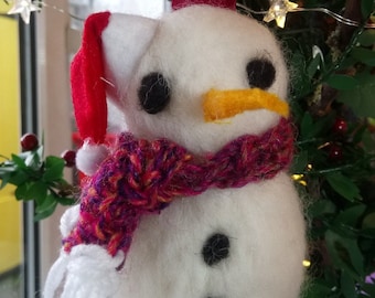 Décoration de Noël feutrée à la main (Bonhomme de neige)