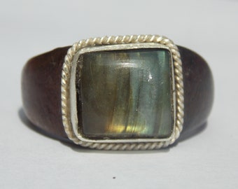 Flashy Labradorite Ring: Sterling Silver, Walnut Wood, Size 11