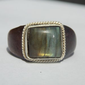 Auffälliger Labradorit-Ring: Sterling Silber, Walnussholz, Größe 11