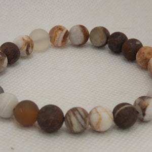 Natuurlijk versteend hout opaal matte afwerking stretchkoord armband 8 mm ronde kralen Aangepast formaat