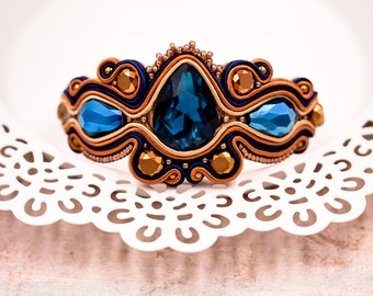 Bracelet soutache en cristal bleu bronze fabriqué à la main ∙ Art unique et élégant ∙ par nikuske