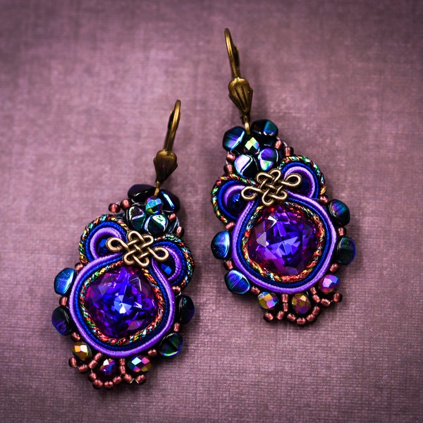 Petites boucles d'oreilles soutache bleu-violet Élégante et intemporelle Pour elle Art fait main ∙ par nikuske