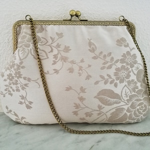 Bolso de fiesta, bolso flores,bolso beige,bolso blando,bolso de boda,bolso madrina,bolso de seda,bolso de vestir,bolsos de fiesta,cartera