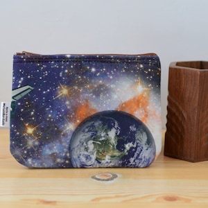 Monedero de tela,estampado espacio,monedero tela,bolsa maquillaje,monedero planetas,astronauta, monedero nave,nave espacial,cremallera