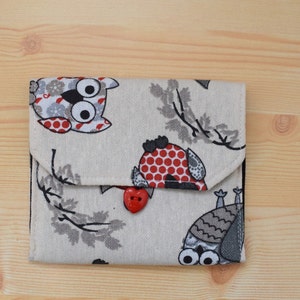Monedero de buho, monedero con buho, monedero de tela, cartera de tela, cartera de buho, tela de buho, boton de corazon, monedero de buhos