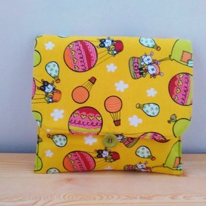 Bolsa de bebe,bolsa bebe,neceser bebe,neceser niños,regalo bebe,bolsa pañales,bolsa de aseo,neceser bebe,tela cuentos,bolsa amarilla