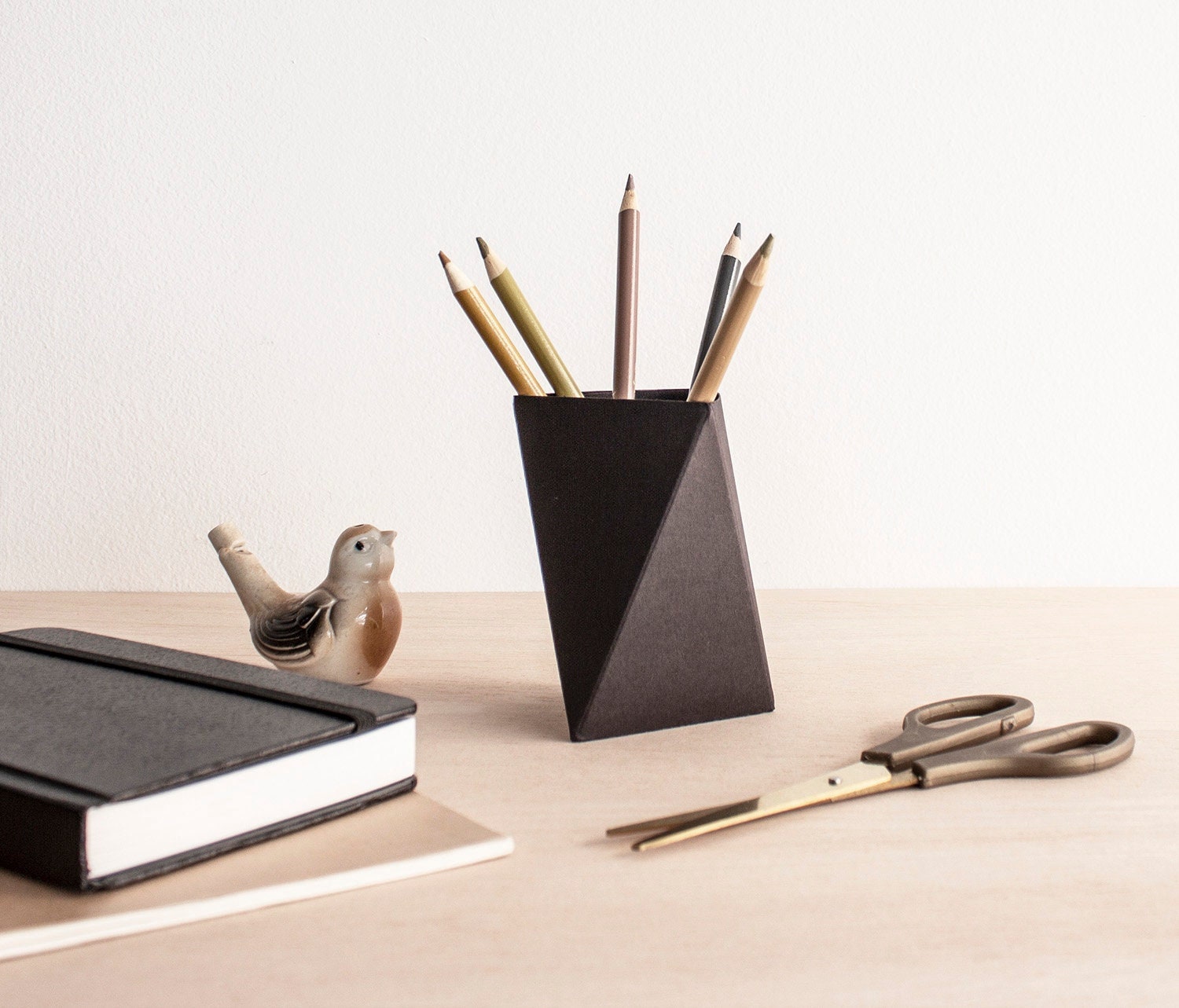Minimalist Wooden Pencil Holder. Nordic Pen Cup for Desk. Geometric Wood Pen  Stand. Dark Grey Makeup Brush Organizer -  Israel
