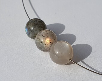 Elegant minimalist jewelry - bead pendant charm necklace - choker collar for woman -  Labradorite Sunstone gemstone -trendy, unique handmade