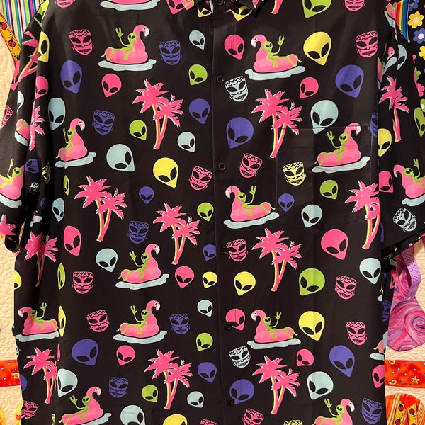 Hawaiian shirt-Tropical Cruise-Flamingos-Aleins-Tiki Faces-Palm Trees Design/Size XXL-Excellent Pre Owned