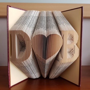 Arte del libro piegato, iniziali con & o cuore, regalo di anniversario di carta per la moglie, regalo del primo anniversario per il marito, regalo di nozze per la coppia, arte