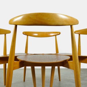 Satz aus vier dänischen HerzEsszimmerstühlen aus Buche und Teakholz, FH4103, von Hans J. Wegner für Fritz Hansen, 1950er Jahre Bild 5