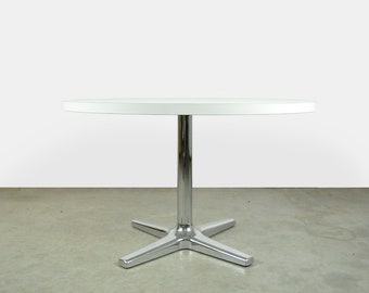 Vintage round 4-5- persons dining table by Pastoe, 1970s