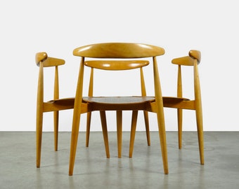 Ensemble de quatre chaises à repas danoises « cœur » en hêtre et teck, FH4103, bz Hans J. Wegner pour Fritz Hansen, années 1950