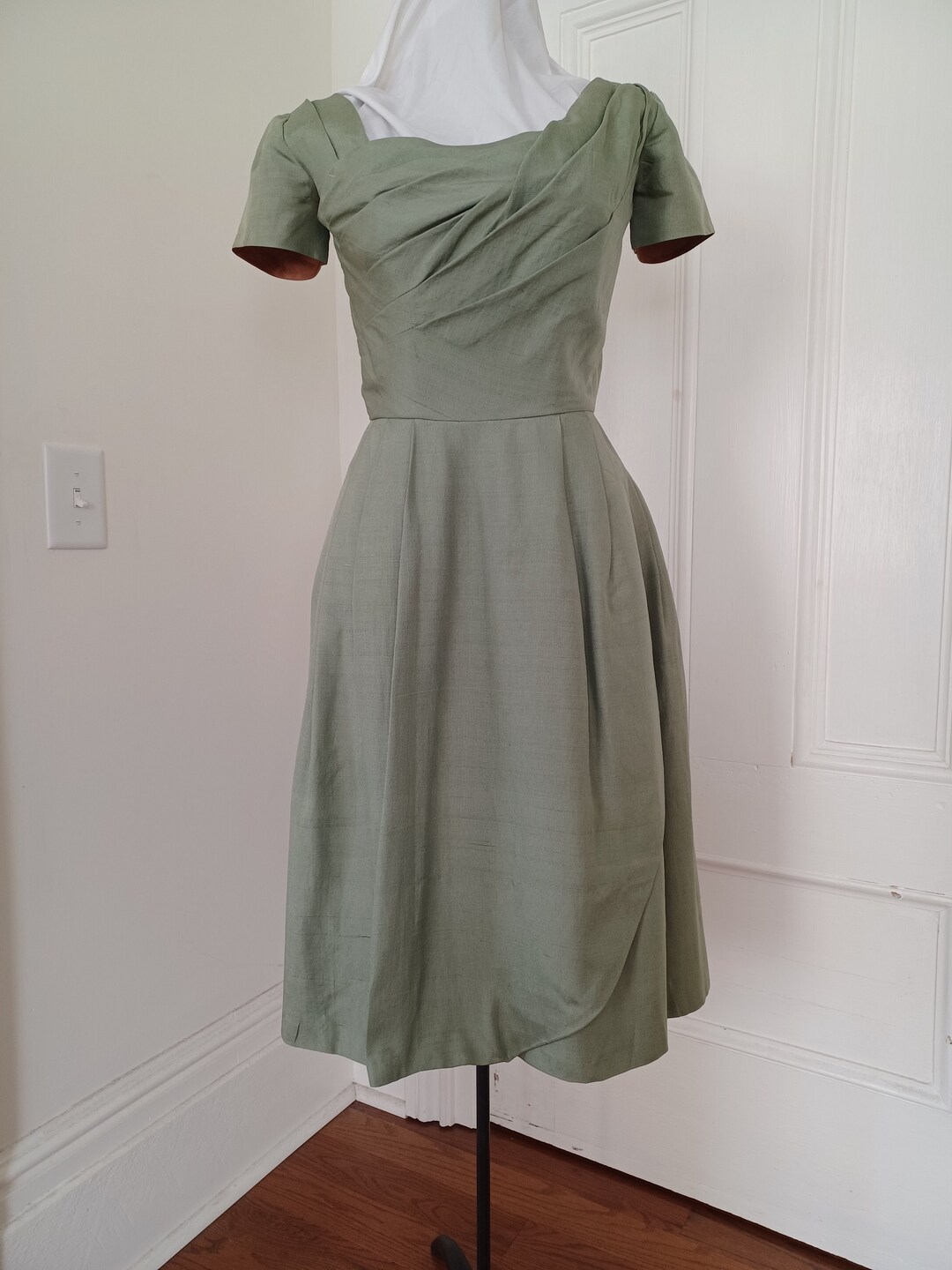 Medium 1960s Sage Green Asian Dress Hand Sewn Silk Frog Closures