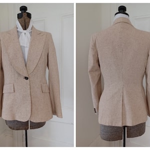1970s Women&#39;s Glam Style Cream Linen Look Blazer with Wide Peak Lapels