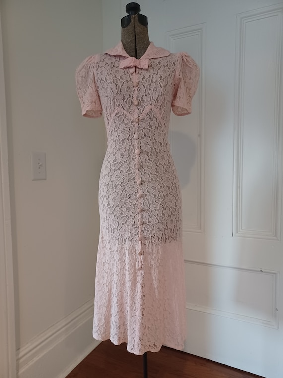 1930s Pink Lace Dress with Fabric Covered Buttons… - image 2
