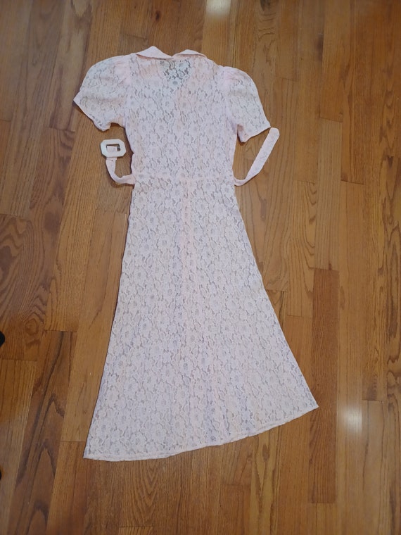 1930s Pink Lace Dress with Fabric Covered Buttons… - image 10
