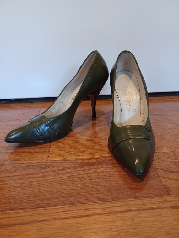 1950s Dark Green Pumps with Wrap and Eyelet Detail … Gem