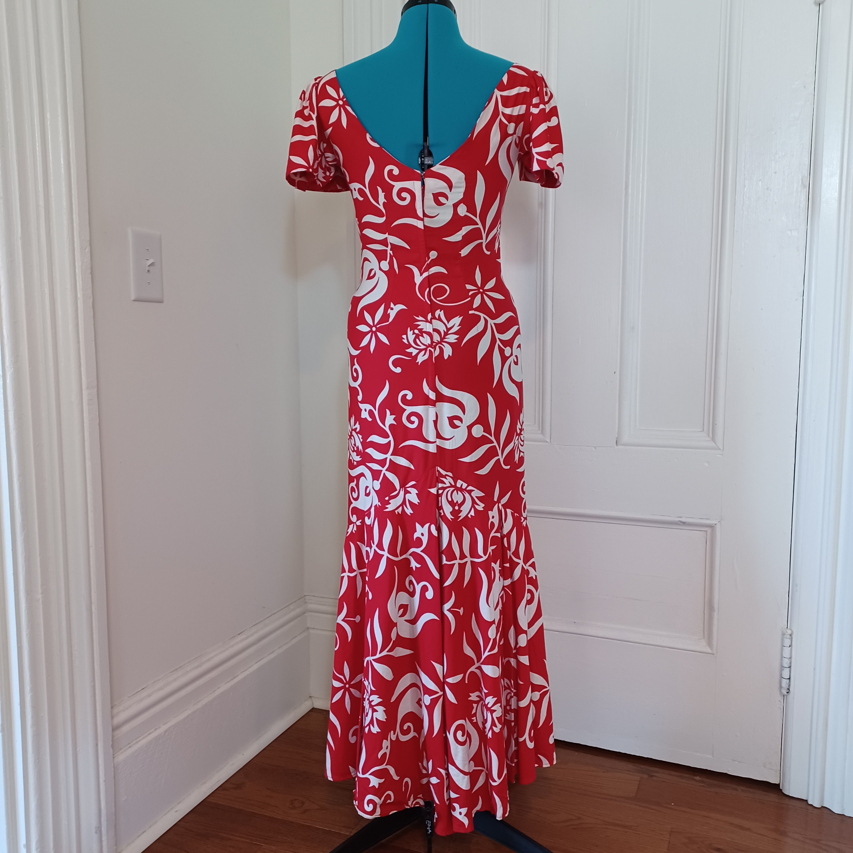 Late 1950s / Early 1960s Mermaid Hem Hawaiian Maxi Dress