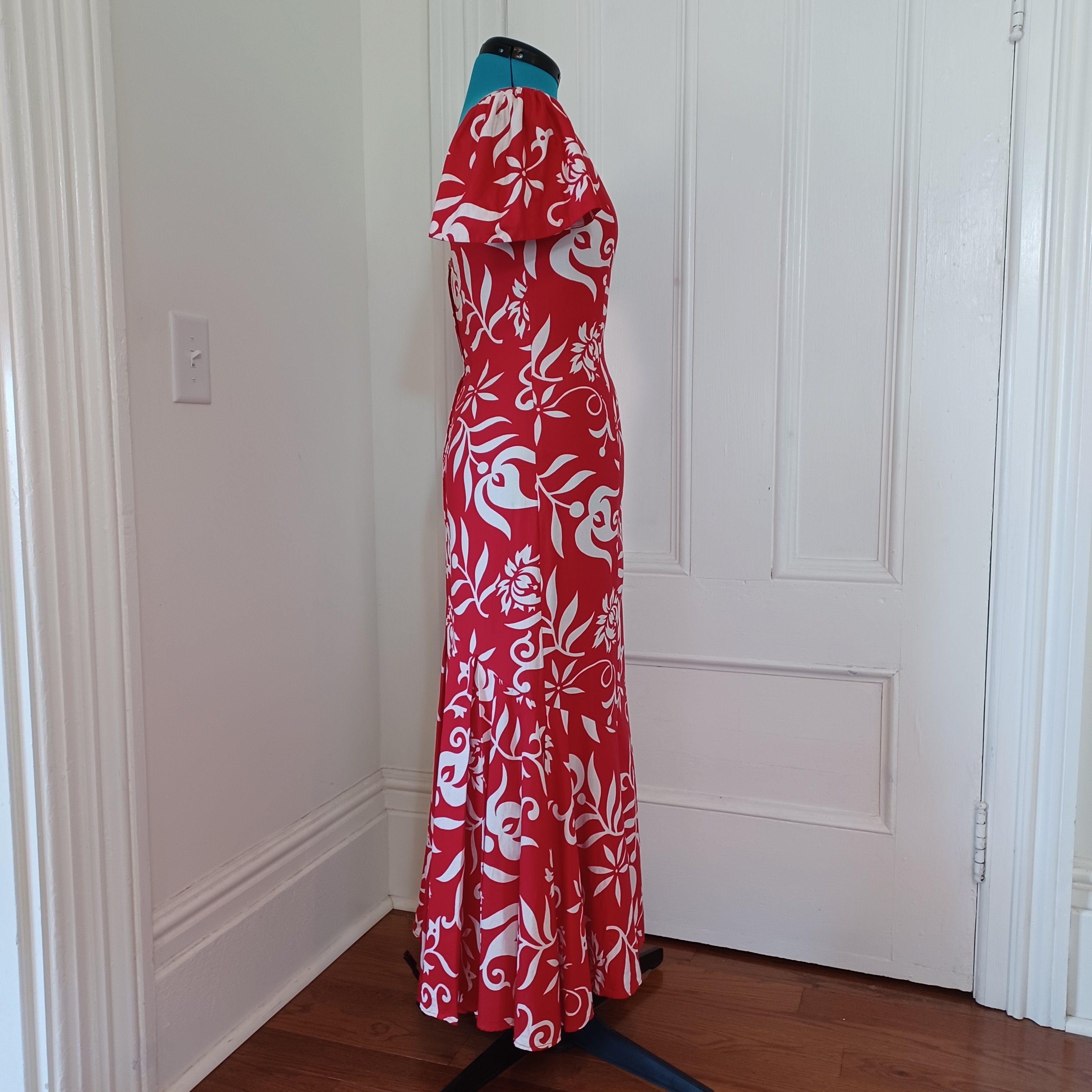 Late 1950s / Early 1960s Mermaid Hem Hawaiian Maxi Dress