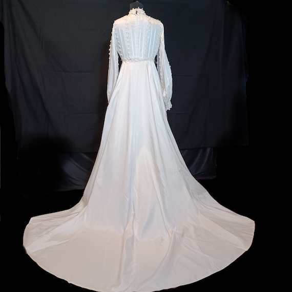 Early 1970s Empire Waist Wedding Gown with Puff S… - image 3