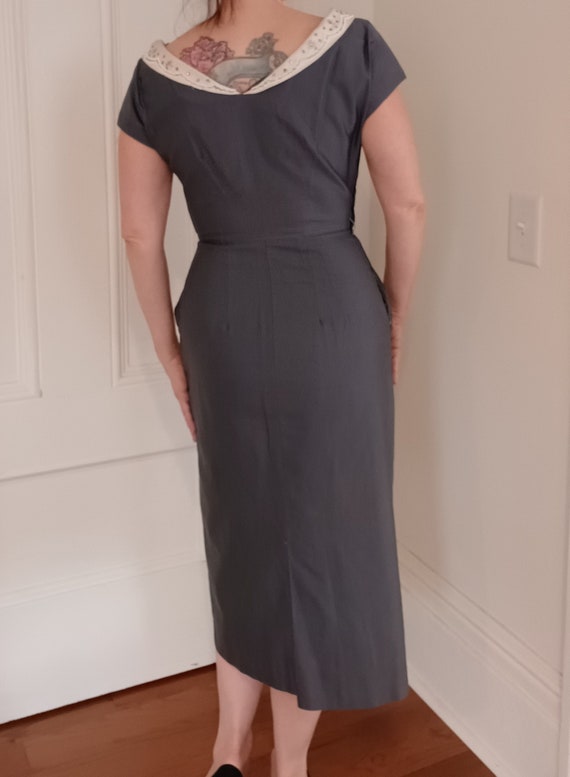 Early 1950s Charcoal Gray Wiggle Dress with Pocke… - image 4