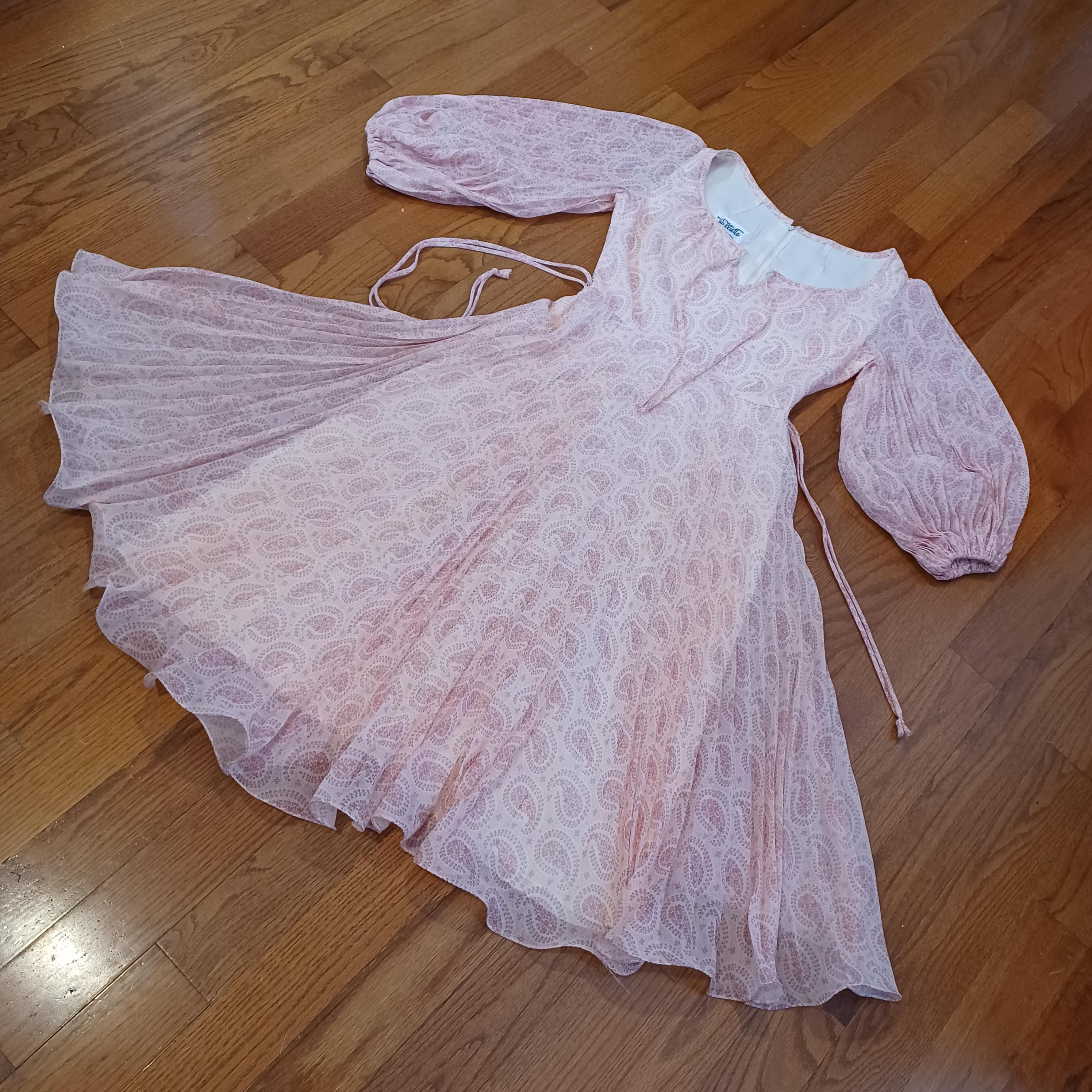 frothy pink dress Ariana Grande's pink tulle gown and vintage dress are peak Glinda