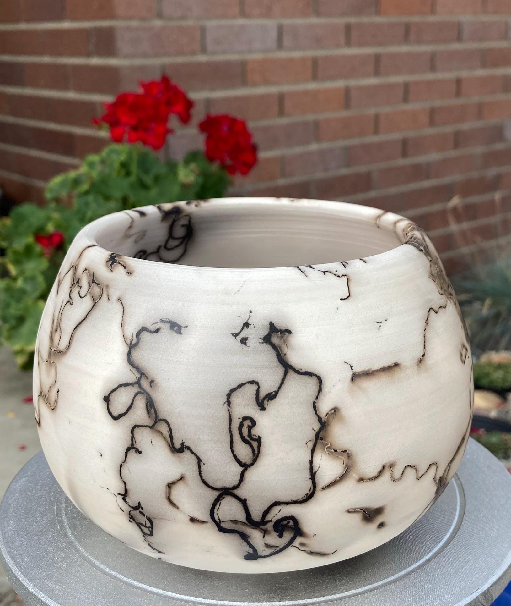 白磁の馬の絵柄の陶器花瓶 Porcelain horse vase - Etsy 日本