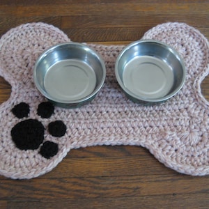 Crochet PATTERN - Dog Bone Pet Placemat, Dog Mat with Paw Print, Pet Food Water Bowl Placemat, Pet Dog Crate Mat, Bone Shaped Rug Mat