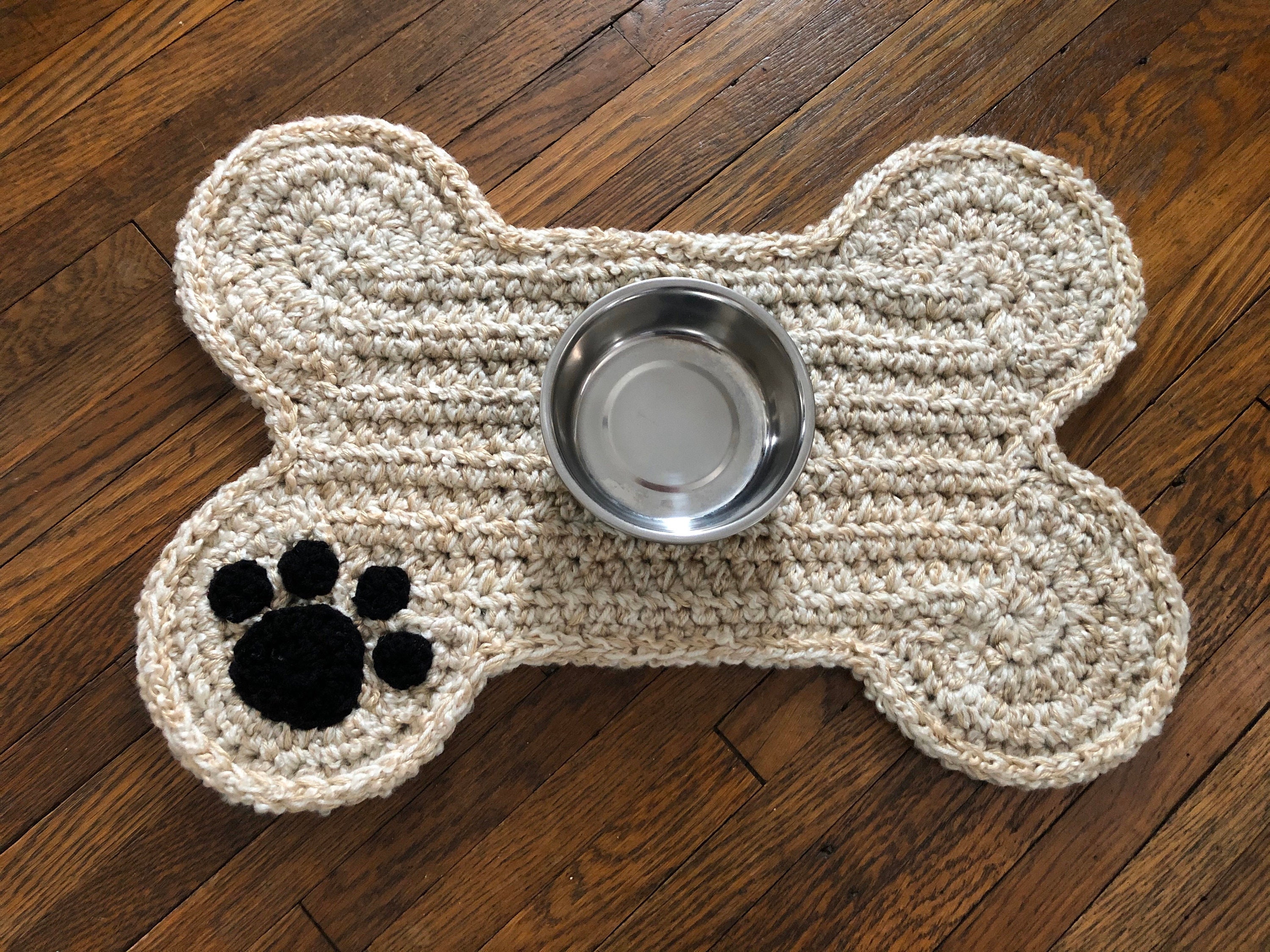 Tapis pour chien beige ivoire avec empreinte de patte, bol d'eau de nourriture en os pour chien personnalisé, tapis de nourriture pour chien beige ivoire, tapis en forme d'os de chien de compagnie
