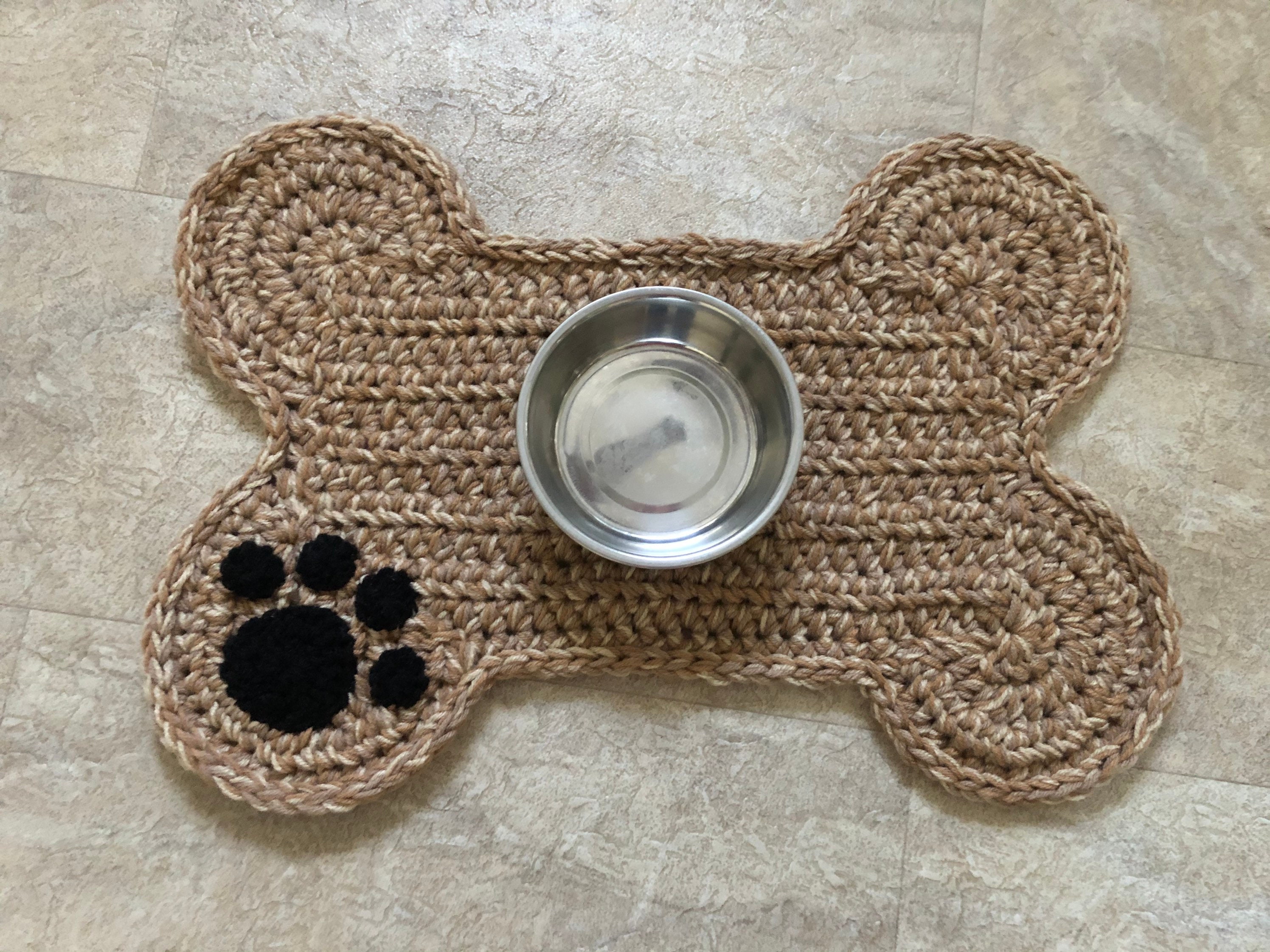 RESILIA Bone Shaped Dog Food Bowl Placemat - Non-Slip Design, Machine  Washable, Puppy Feeding Pad, Protects Floors from Water Spills, Novelty Pet  Accessories, 29.5 Inches X 18 Inches, Gray 