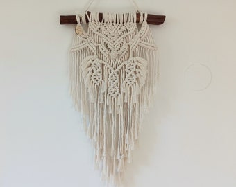 macrame wall hanging // home decor // hanging macrame // bohemian decor // boho wall art // tapestry // knotted art