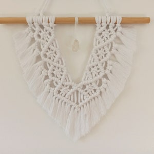small Macrame wall hanging with quartz // BOHO decor // knotted art // crystal quartz // hanging macrame // boho wall art // home decor