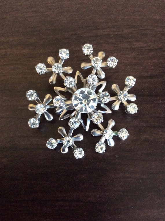 Christmas Snowflake Shiny Crystal Rhinestone Brooch Pin Jewelry