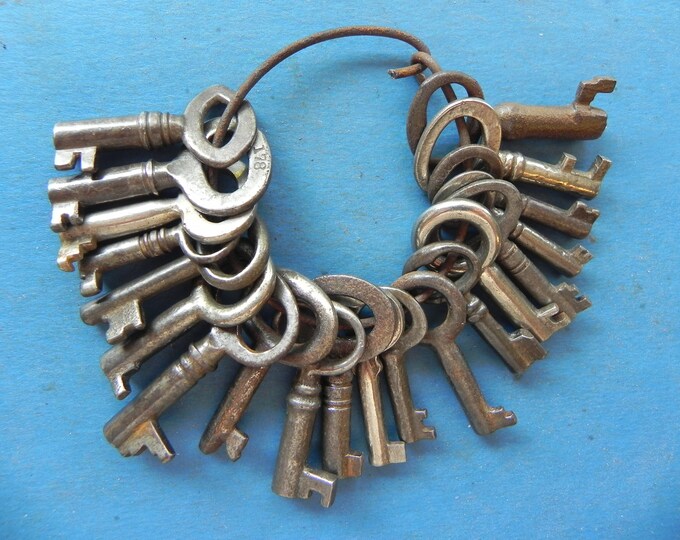 20 Antique Lock Keys. Small Keys. Old & Original. Etsy