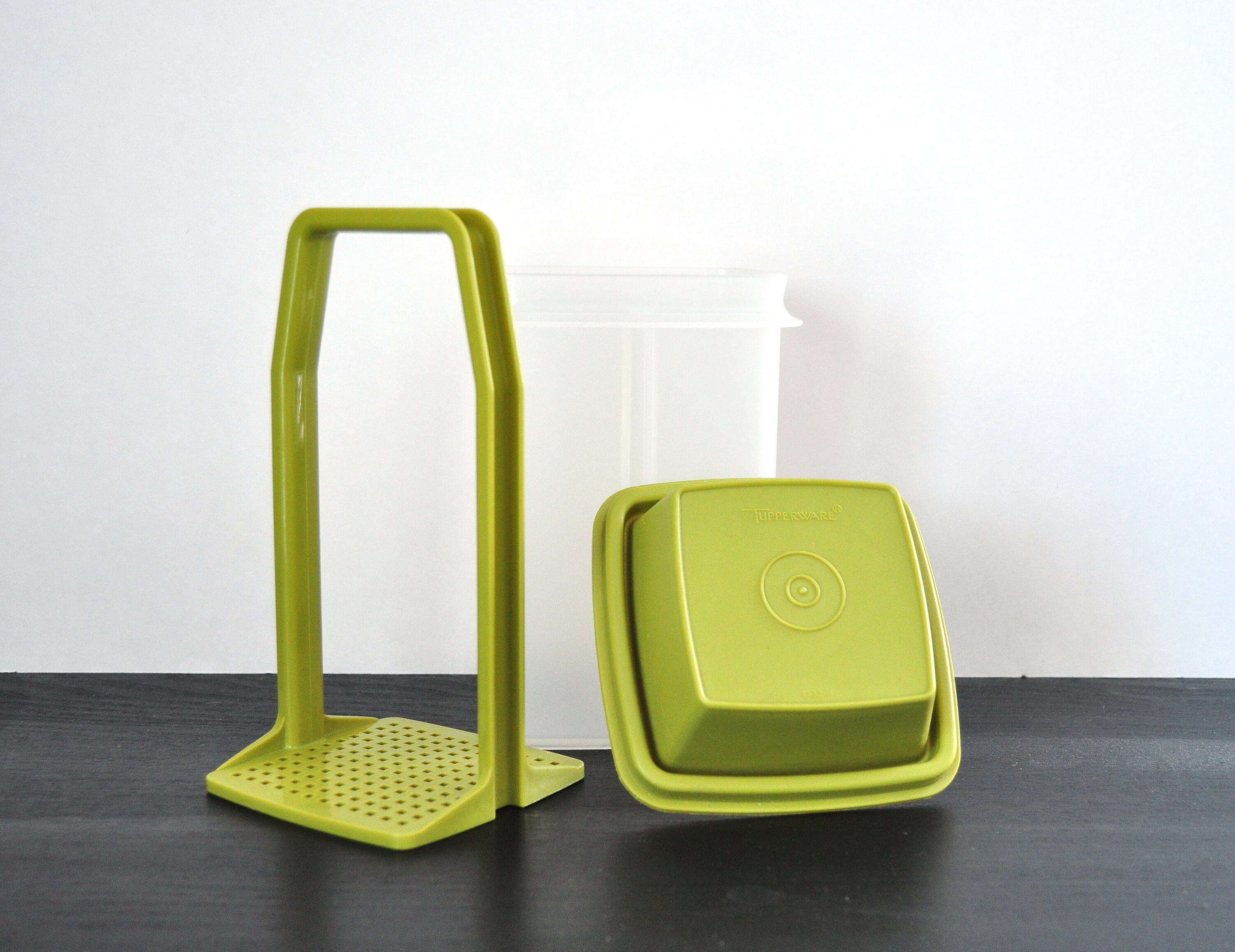 Vintage Tupperware Pickle Container, Clair et Avocat Vert