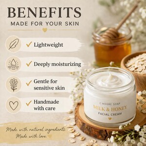 Puede incluir: Un tarro de crema facial Milk & Honey de C Moore Soap se encuentra sobre una rodaja de madera, con miel y avena en el fondo. La imagen destaca los beneficios de la crema: ligera, hidratante en profundidad, suave para pieles sensibles y hecha a mano.