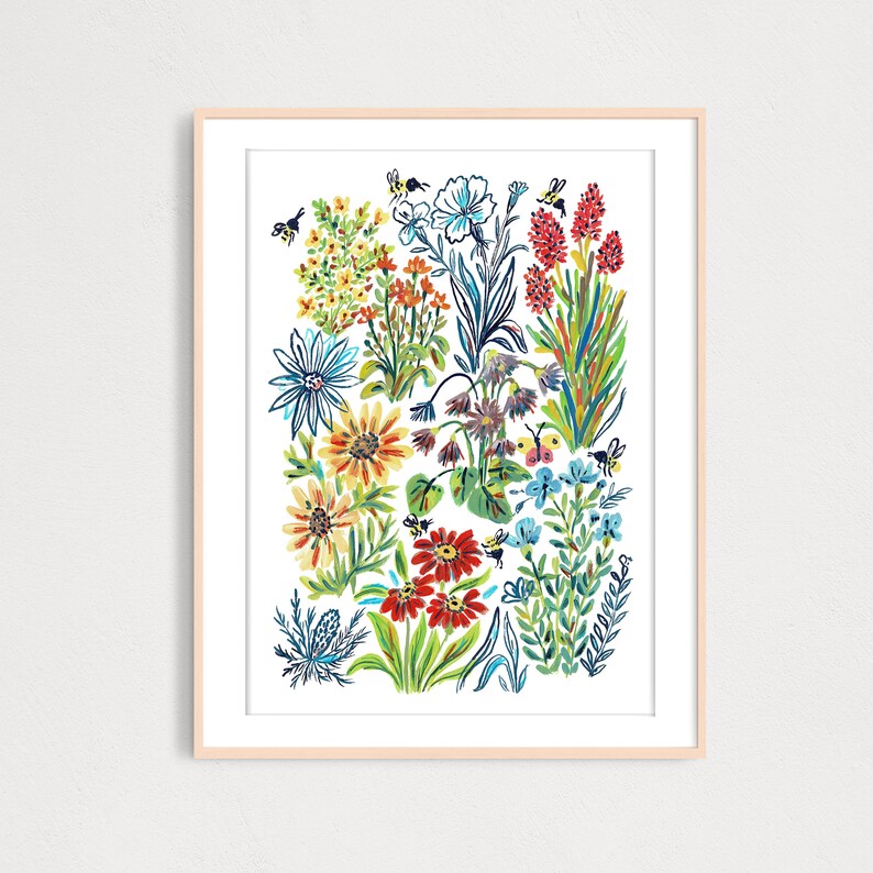 Pu&ograve; includere: Un'illustrazione colorata di un giardino con vari fiori, tra cui fiori rossi, gialli, blu e viola. Api e farfalle volano intorno ai fiori.