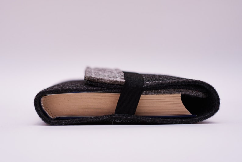 Felt book cover / book case, grey, useful when traveling image 2