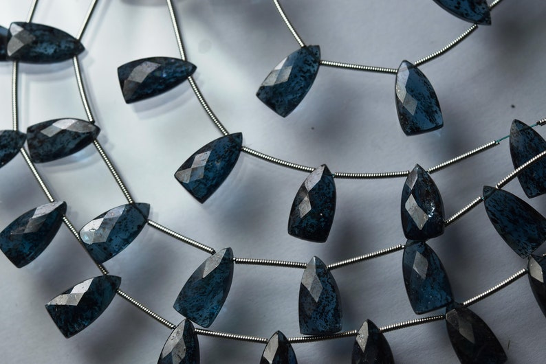 Size 15x8mm Rare Natural Teal Blue Moss Kyanite Faceted Pyramind Briolettes 5 Pieces
