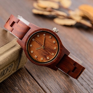 Orologio in legno per donna, orologio inciso, orologio personalizzato, regalo per lei, regalo di compleanno per moglie, regalo per figlia