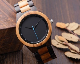 Horloge van gegraveerd hout, ebbenhouten en olijfkleurige band, cadeau voor bruidsjonker