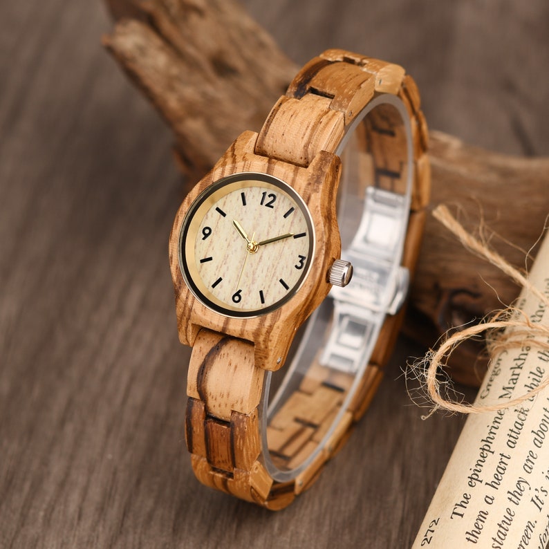 Montre en bois pour femme, montre en bois pour elle, montre en bois gravé, cadeau de fête des mères, cadeau d'anniversaire pour elle image 6